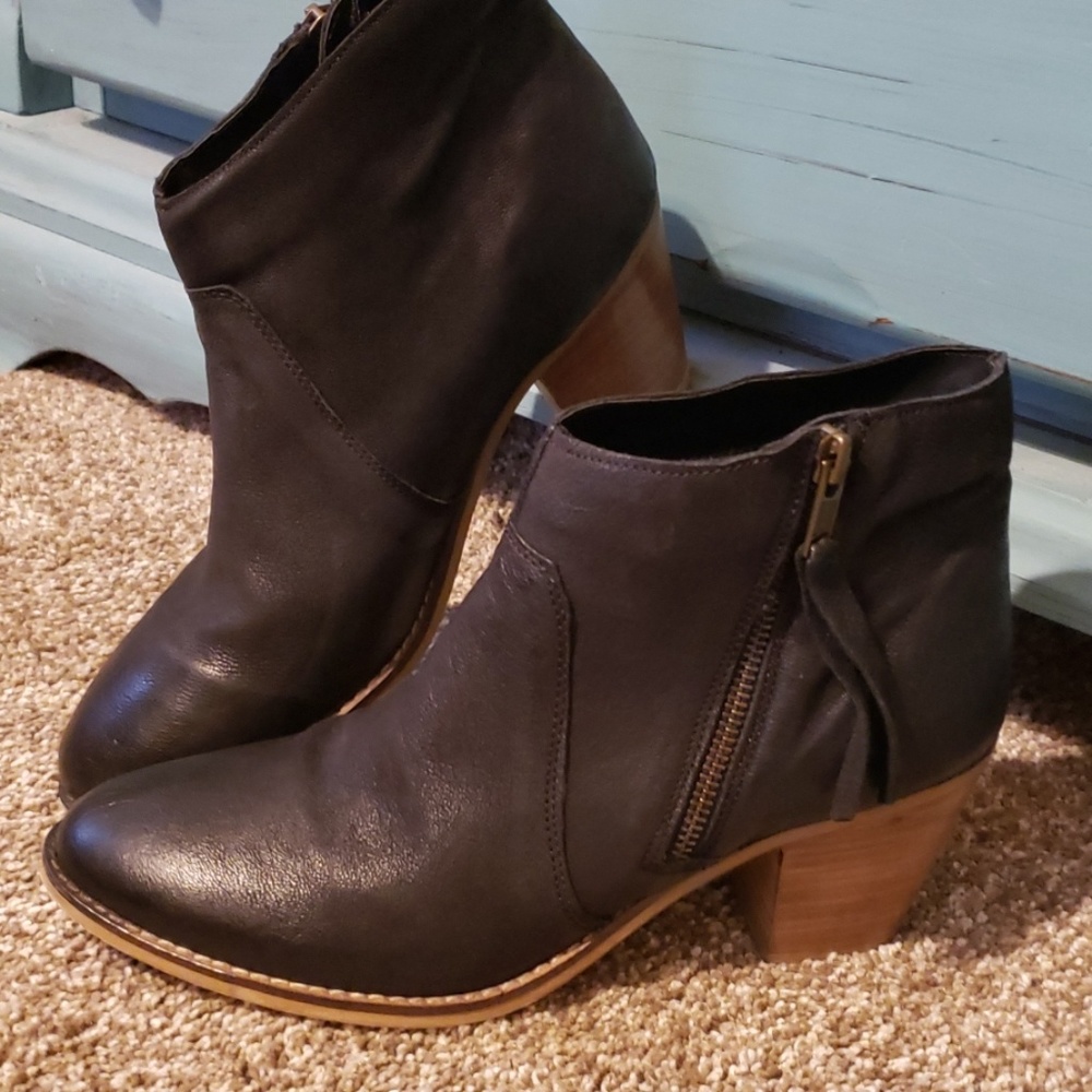 Black UO ankle boots with heel